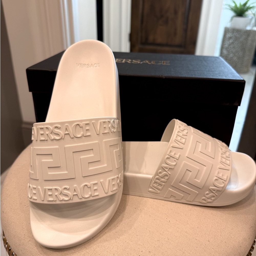 VERSACE Greca white slides. Size US 10/EU 40